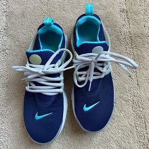 Nike shoes Size: 7 Youth